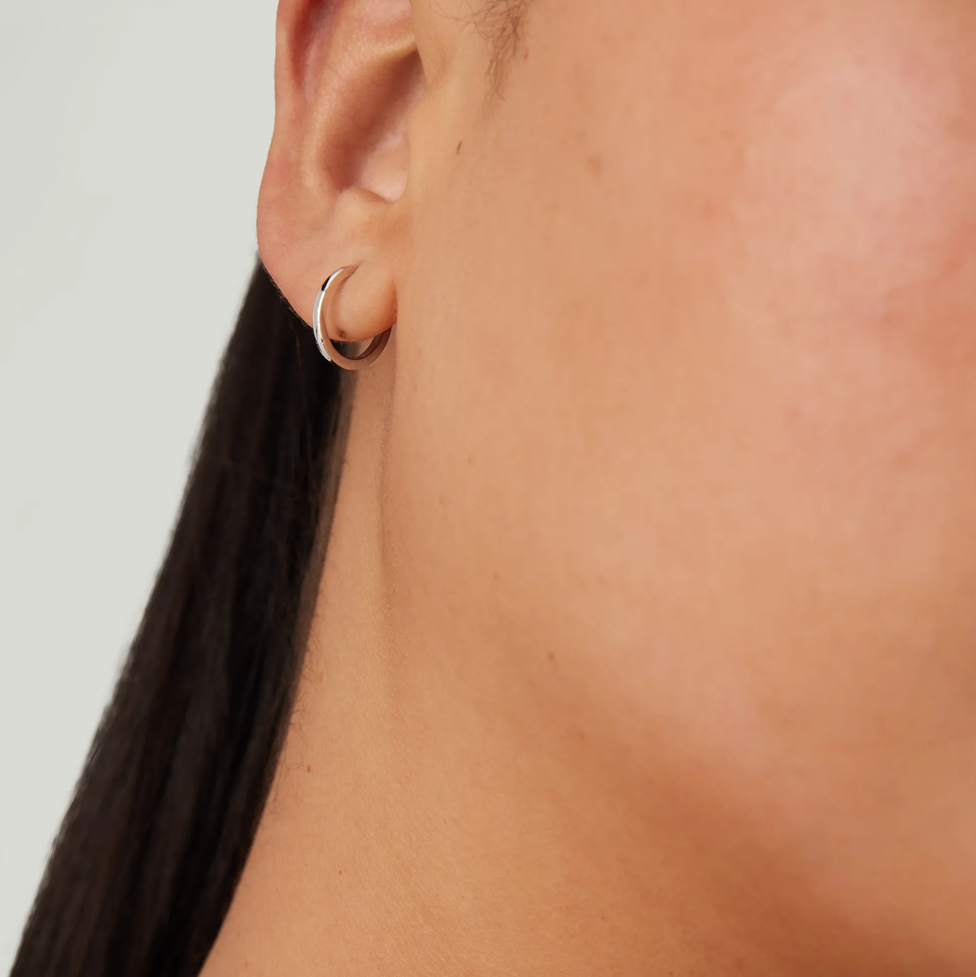 easy_huggie_hoops_2-1.webp Mejuri Easy Huggie Hoops- Hoop Earrings | Earrings